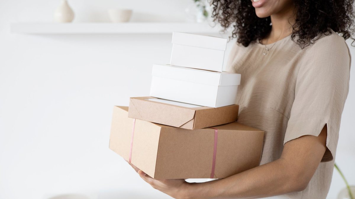 Nhiều kiện hàng chuẩn bị giao đi